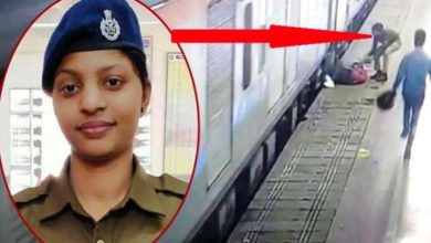 Photo of लखनऊ में चलती ट्रेन में चढ़ते समय युवती गिरी , RPF की महिला ने बचाई जान