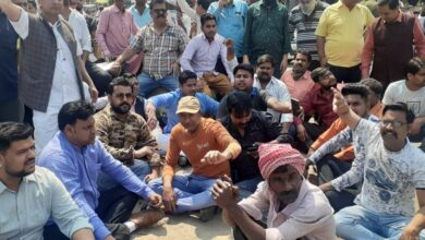 Photo of लखनऊ : पार्षद से नाराज व्यापारियों ने किया प्रदर्शन