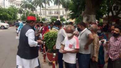 Photo of समाजवादी रसोई सेवा से सपा एक हजार लोगों को रोजना करा रही है भोजन