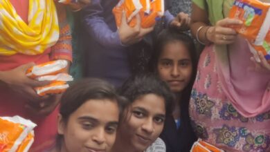 Photo of चैतन्य वेलफेयर फाउंडेशन ने 31 बेटियों को सैनिटरी नैपकिंस वितरित की