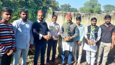 Photo of औषधीय पौधे लगाकर पूर्व मुख्यमंत्री मुलायम सिंह यादव का जन्मदिन मनाया