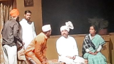 Photo of विभाजन की त्रासदी व मानवीय संवेदनाओं को रेखांकित कर गया नाटक ʼ गुलाम रिश्ते