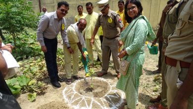 Photo of बाराबंकी के जेल बंदियों ने लिया परिसर को हराभरा बनाये रखने का संकल्प