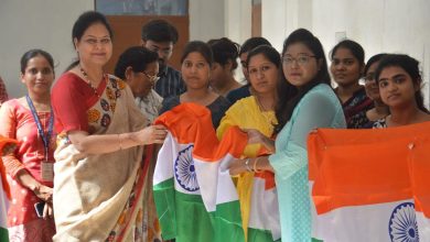 Photo of बोरा इंस्टीट्यूट ऑफ एलाइड हेल्थ साइंसेज (नर्सिंग कॉलेज) में ‘हर घर तिरंगा’ अभियान के तहत ध्वज वितरण कार्यक्रम का आयोजन