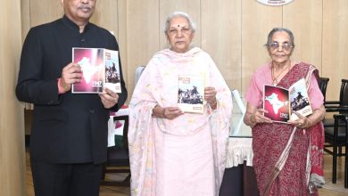 Photo of राज्यपाल ने किया इंदिरा शुक्ला की पुस्तक ‘देश के विभाजन के जख्म’ का विमोचन