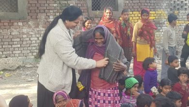 Photo of समाजसेविका बिंदु बोरा ने नववर्ष पर बांटी खुशियां, जरूरतमंदों को दिए कंबल