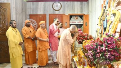 Photo of सीएम योगी गोरखनाथ मंदिर में गुरु गोरक्षनाथ का किया दर्शन, 21 मई को 9 विग्रहों की करेंगे प्राण प्रतिष्ठा