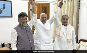 Photo of कर्नाटक में कई दिनों तक चले मंथन के बाद, सिद्धारमैया मुख्यमंत्री और डीके होंगे डिप्टी सीएम, 20 मई को होगा शपथ ग्रहण