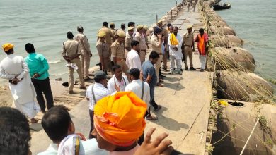 Photo of बलिया में बड़ा हादसा, लोगों से भरी नाव गंगा नदी में पलटने से 4 लोगों की मौत जबकि 20 से 25 लोग अभी भी लापता