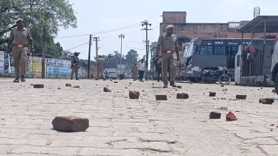 Photo of अमरोहा जिले के जलालपुर बूथ पर जमकर पथराव और गाड़ियों की गई तोड़फोड़