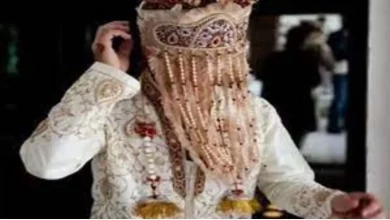 Photo of जयमाल के समय अचानक दूल्हे ने शादी से कर दिया इनकार, आधी रात तक चली पंचायत के बाद दूल्हे ने लिए सात फेरे