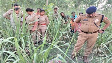 Photo of प्रेमी ने पहले घोंट दिया अपने प्यार का गला फिर खुद को फांसी लगाकर कर लिया आत्महत्या