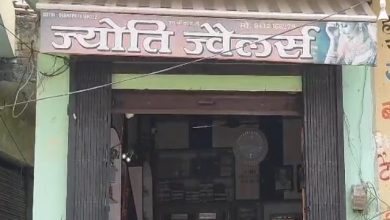 Photo of मेरठ में 2 महिलाओं ने ज्वेलरी की दुकान में की चोरी, दुकान में लगे सीसीटीवी में कैद हुईं घटना