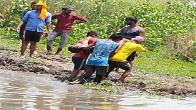 Photo of टेढ़ी नदी में भीषण गर्मी के बीच नहाने गये दो किशोरों की डूबकर मृत्यु, परिवार में मचा कोहराम
