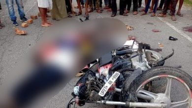 Photo of शाहजहांपुर में भीषण सड़क हादसा अज्ञात वाहन ने बाइक को मारी टक्कर, एक ही परिवार के 5 लोगों की मौत