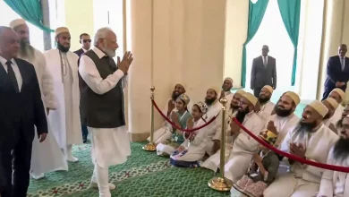 Photo of मिस्र की अल-हाकिम मस्जिद में पहुंचे पीएम मोदी, दीवारों और दरवाजों की नक्काशी के हुए फैन