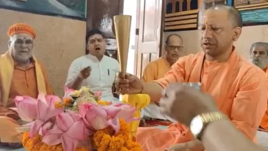 Photo of मुख्यमंत्री योगी आदित्यनाथ ने अपने जन्मदिन के अवसर पर गोरखनाथ मंदिर में की पूजा-अर्चना, केंद्रीय रक्षा मंत्री ने जन्मदिन की दी बधाई