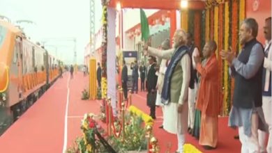 Photo of पीएम नरेंद्र मोदी ने पुनर्विकसित अयोध्या धाम रेलवे स्टेशन का किया उद्घाटन, छह वंदे भारत ट्रेन और दो अमृत भारत ट्रेनों को दिखाई हरी झंडी